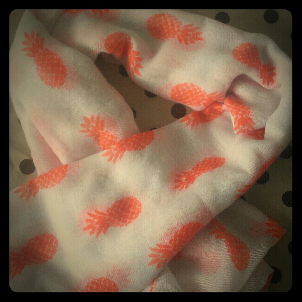 Pineapple wrap scarf